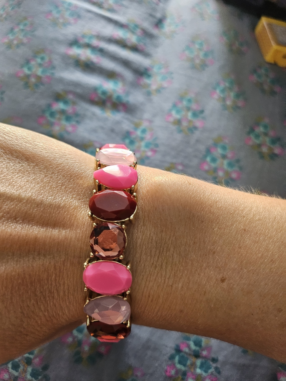 Talbots Eclectic Crystal Stretch Bracelet - Valiant Poppy Multi/Gold 7.25” NWT - Picture 2 of 4